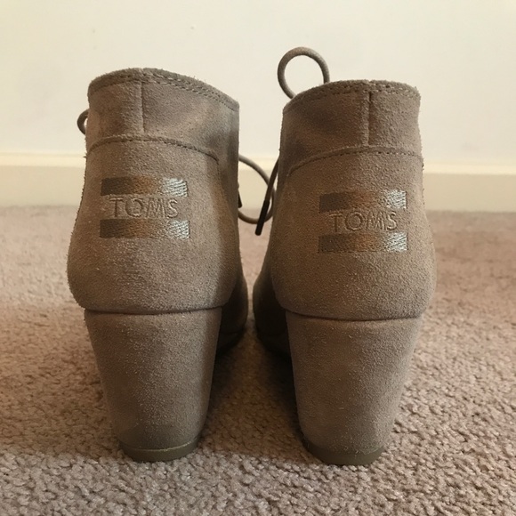 Toms, taupe wedges, size 6 - Picture 3 of 5